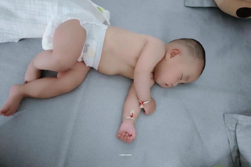 莆田两个月宝宝肚子胀气